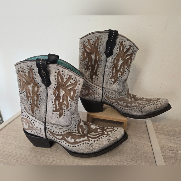 Corral Boots Shoes - Corral Grey Fur Laser & Studs Shortie Leather Boots Womens 10 Snip Toe 2-inch Co